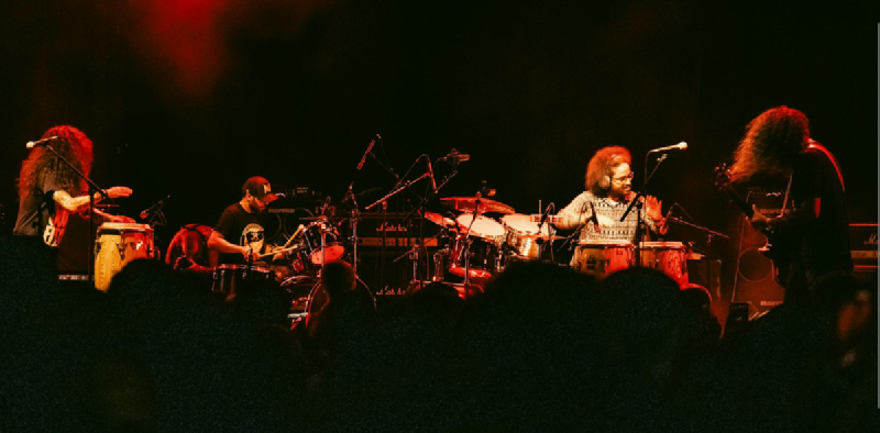 sem-esperanças-feature-por-régis-bezerra